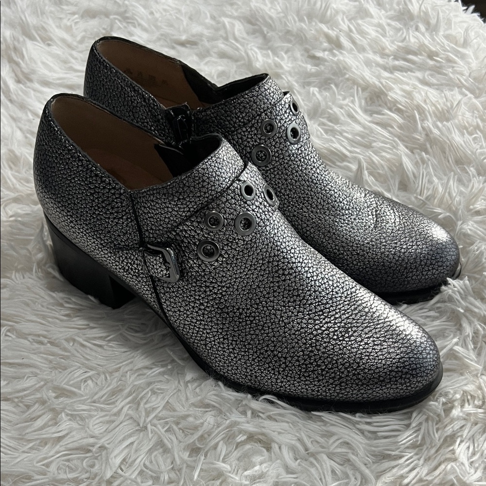 Naturalizer Delta Leather Black & Silver Metallic Stud  Detail Booties 8.5